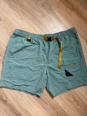 Eddie Bauer Men's 2XL Olive Green Elastic Waist Shorts